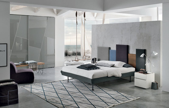 25 - Letto con imbottitura mosaico, colori vari